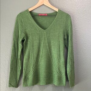Krimson Klover Women’s Medium 100% wool Green V-Neck Sweater